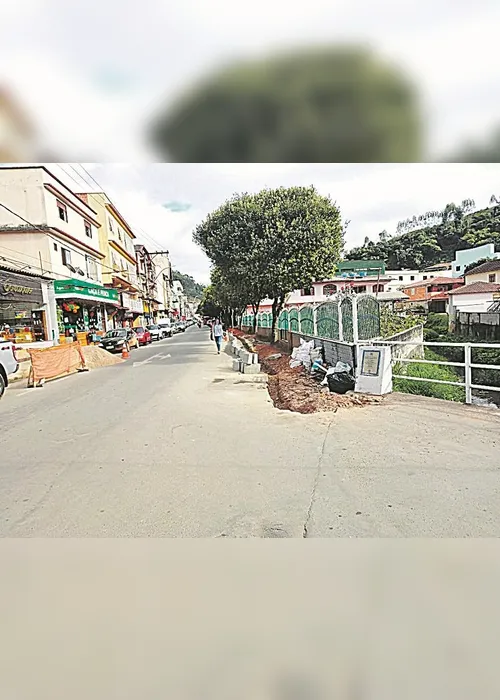 
          Imagem ilustrativa da imagem Estreitamento de avenida gera protestos
          