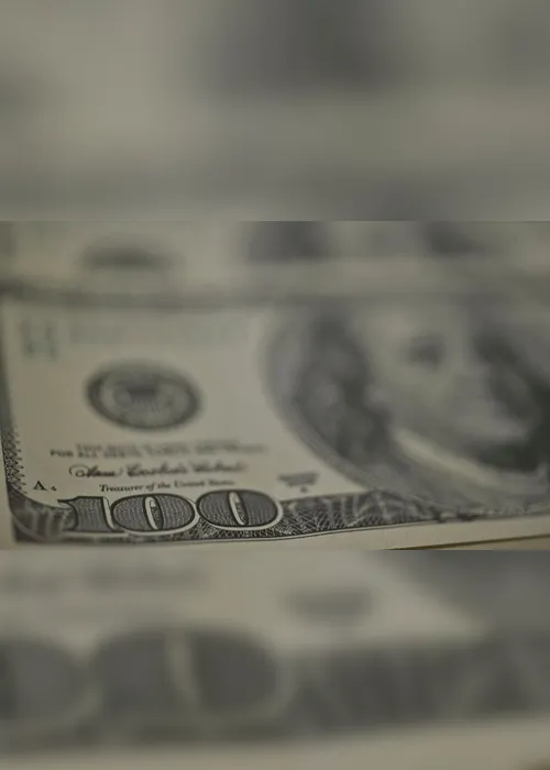 Imagem ilustrativa da imagem Valor do dólar sem prazo para baixar