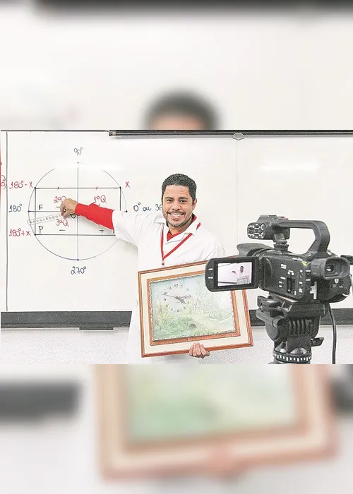 
          Imagem ilustrativa da imagem Professores usam até filtros de aplicativos para tornar aulas atrativas
          