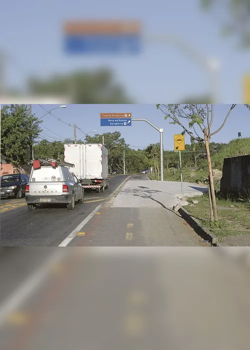 
          Imagem ilustrativa da imagem Ciclovia interrompida por baia de ônibus em Resistência
          