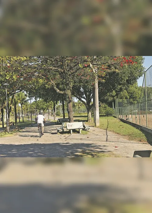 
          Imagem ilustrativa da imagem Risco de acidentes em calçadão de praça
          