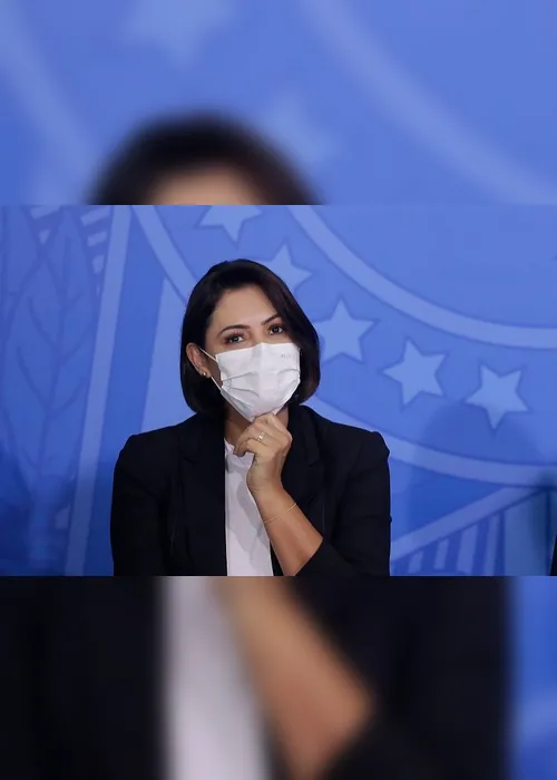 Imagem ilustrativa da imagem Extratos bancários de Queiroz provam depósitos de 21 cheques a Michelle Bolsonaro