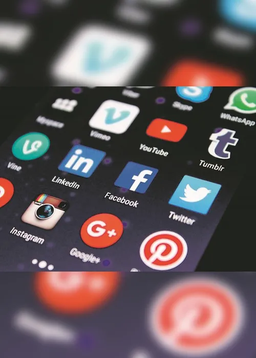 Imagem ilustrativa da imagem WhatsApp, Instagram e Facebook voltam a funcionar após seis horas de pane