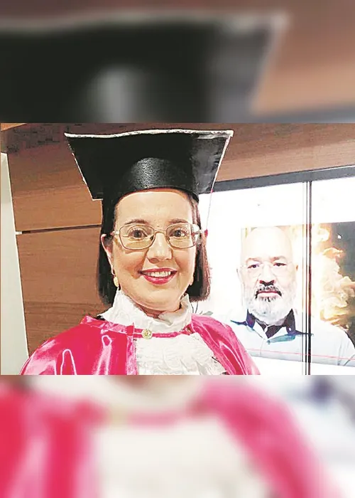 Imagem ilustrativa da imagem Universitários colam grau só pela internet