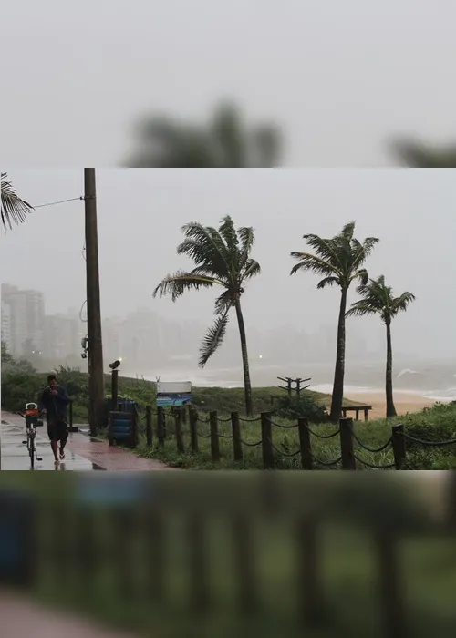 Imagem ilustrativa da imagem Sul deve ter temporais com vento de 100 km/h; frente fria chega ao Sudeste