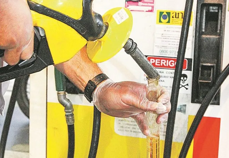 Gasolina em posto: promessa de consumo menor e menos manutenção