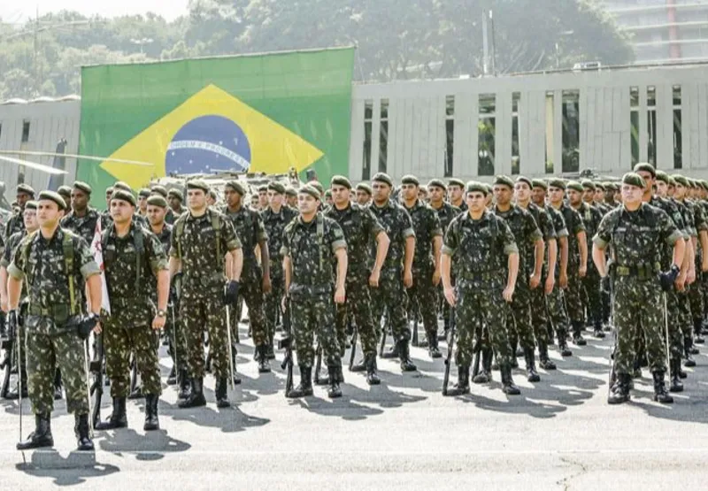 Militares no Quartel-General do 2º Exército, em São Paulo, onde o salário oferecido chega a 8 mil reais