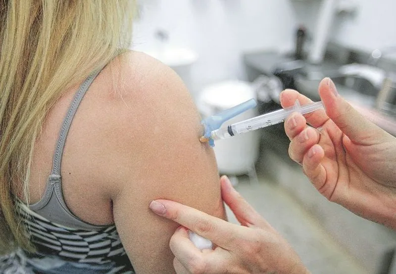 Vacina contra a Covid-19 tem sido testada em diversos 