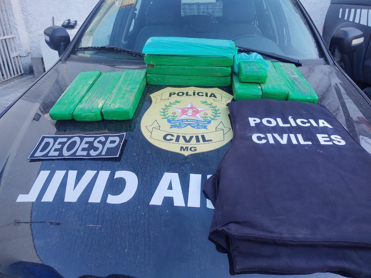 Acusado estava em um apartamento, onde a polícia encontrou tabletes de maconha (Foto: Taynara Nascimento/ 11/08/2020)