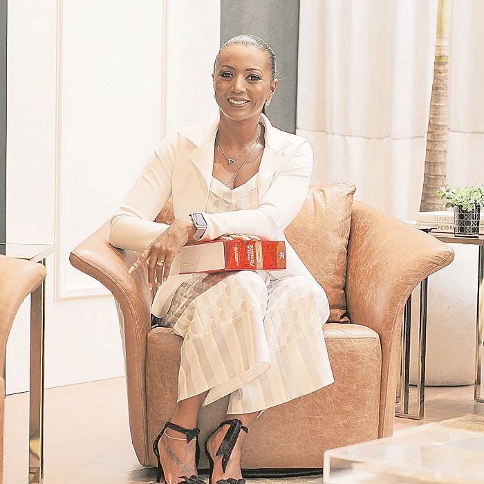 Advogada Valéria Silva disse que, com a oficialização, o parceiro pode ser incluído em planos de saúde, odontológicos e de lazer (Foto: Divulgação)