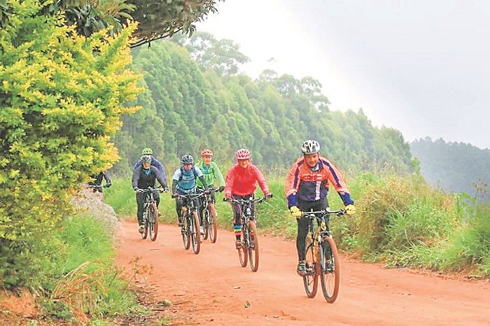 Amigos durante pedal antes da quarentena: aventura começa no sábado (Foto: Divulgação)