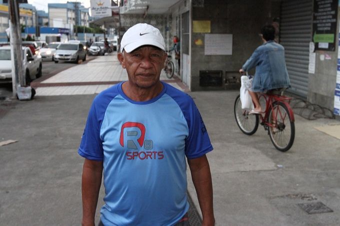Aposentado Joel Rodrigues Silva, 67 anos, torce para que projeto seja aprovado (Foto: Leone Iglesias / AT)