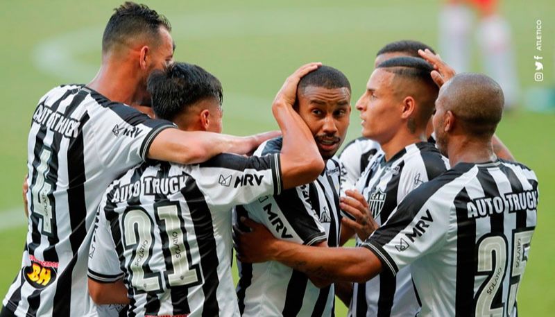 Jogadores comemoram um dos gols do Galo (Foto: Reprodução / Twitter)
