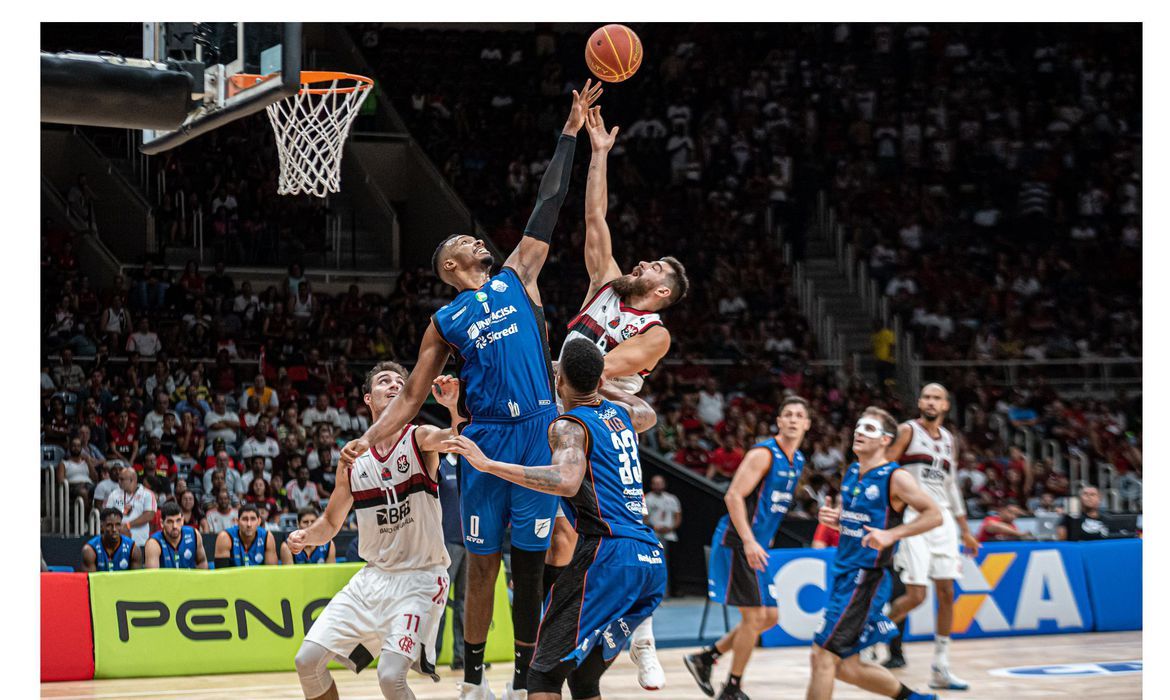 A chegada da pandemia do novo coronavírus (covid-19) paralisou o basquete masculino no Brasil em 15 de março (Foto: Paula Reis/ Flamengo)
