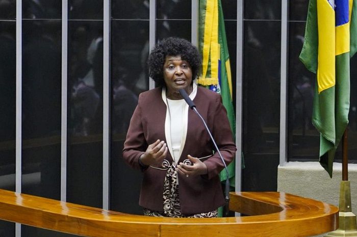 Deputada Benedita da Silva (PT-RJ) fez consulta ao TSE (Foto: Pablo Valadares/Câmara dos Deputados)
