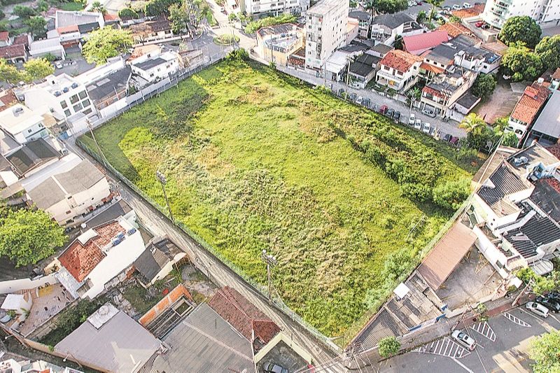 Campo do Santa Cruz foi tomado pela União por dívidas com taxa de marinha que superaram 645 mil reais (Foto: Beto Morais/AT)