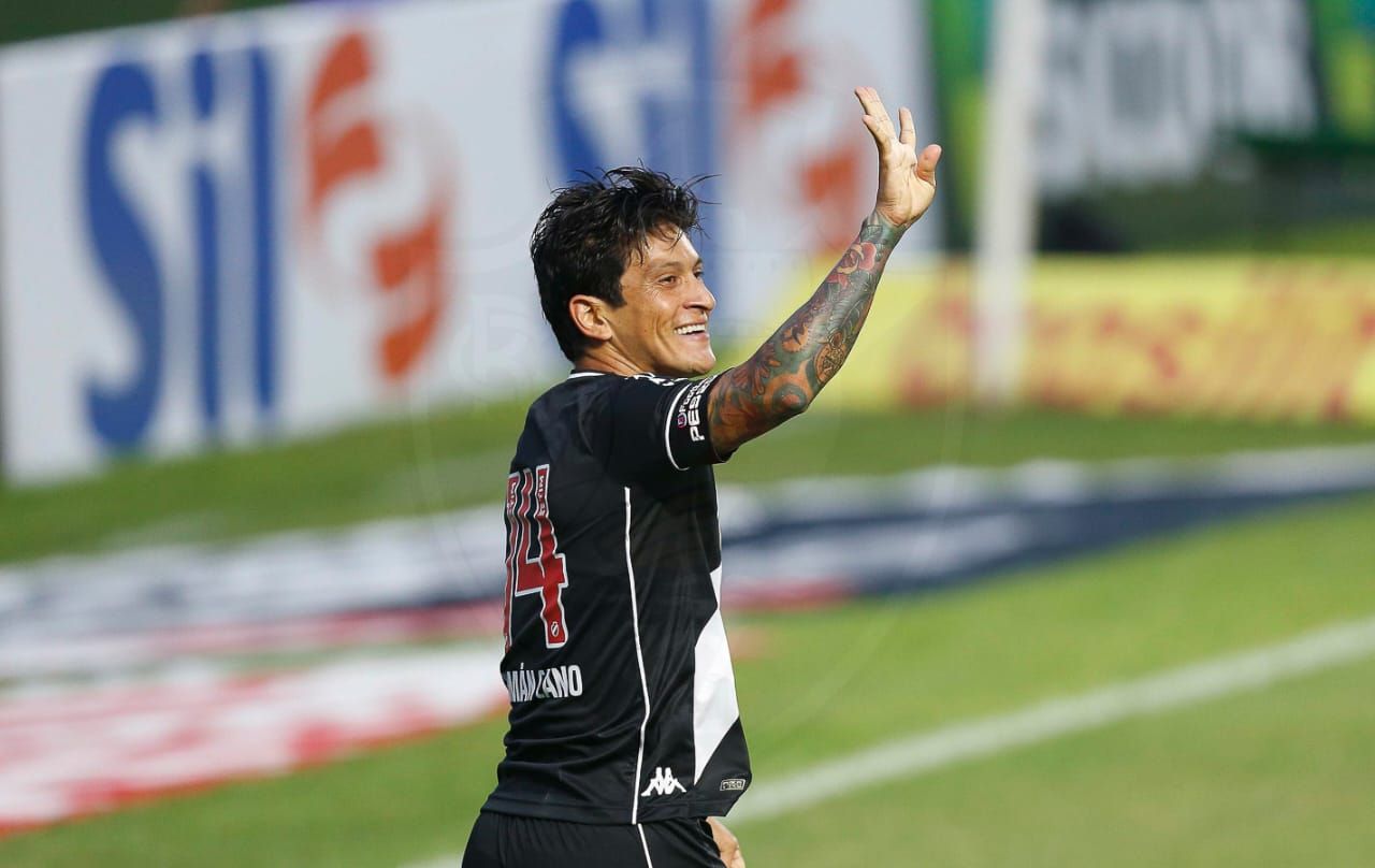 O argentino Cano está relacionado para a partida (Foto: Rafael Ribeiro/Vasco)