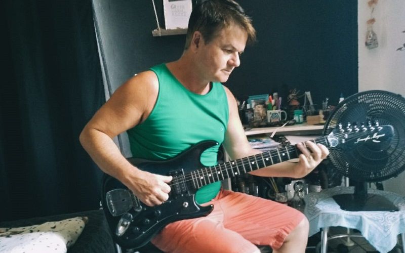 Na canção, que até ganhou um clipe musical, o cantor e compositor Eduardo Gaburro, 49 anos, relaciona as oito maravilhas do município (Foto: Divulgação)