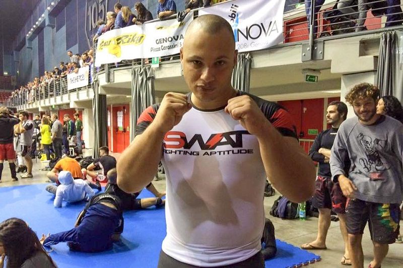 O lutador de MMA Caio Cesar Lima Capelli evitou um massacre em bar na província de Spotorno, na Itália (Foto: Acervo Pessoal)