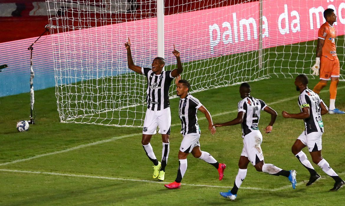 Repetindo o que havia feito em 2015, conquistou o título da competição regional invicto e derrotando o Bahia (Foto: Felipe Santos/ Ceará SC)