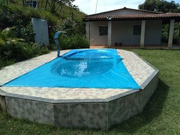 O corpo da vítima foi encontrado dentro da piscina do sítio da família, localizado em Guaimbê, interior de Anchieta (Foto: Divulgação)