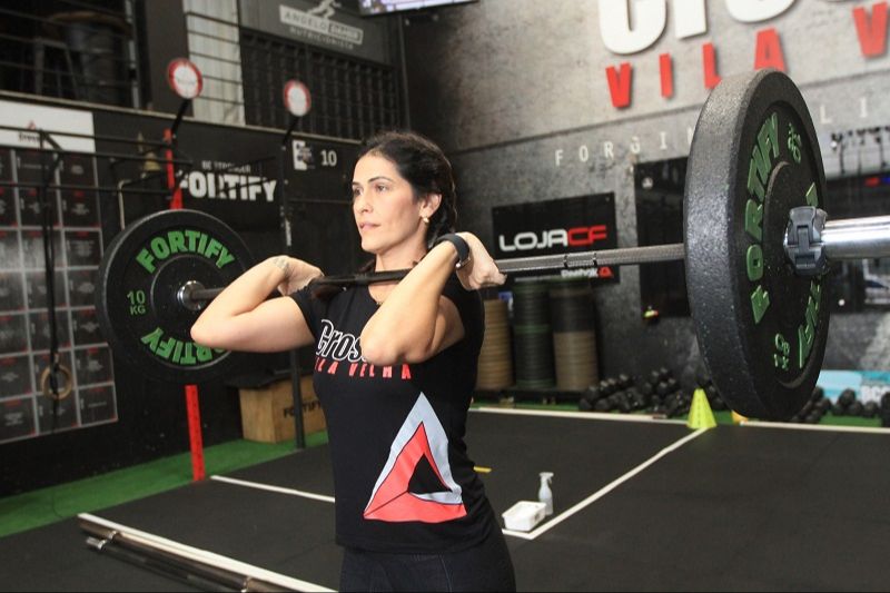 Empresária Uliana Rios, 46 anos: “Já começo o dia cheia de gás e energia. Sou mãe de três filhos, tenho a casa e o negócio para tocar”. (Foto: Kadidja Fernandes)