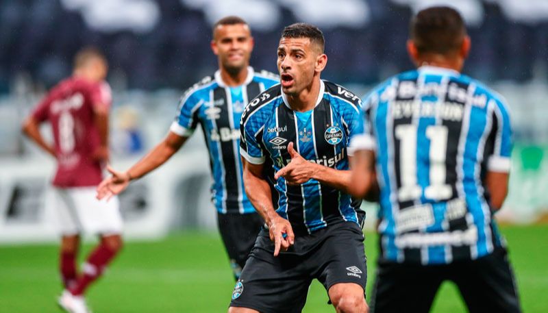 Diego Souza comemora seu gol na partida (Foto: Lucas Uebel / Grêmio FBPA)