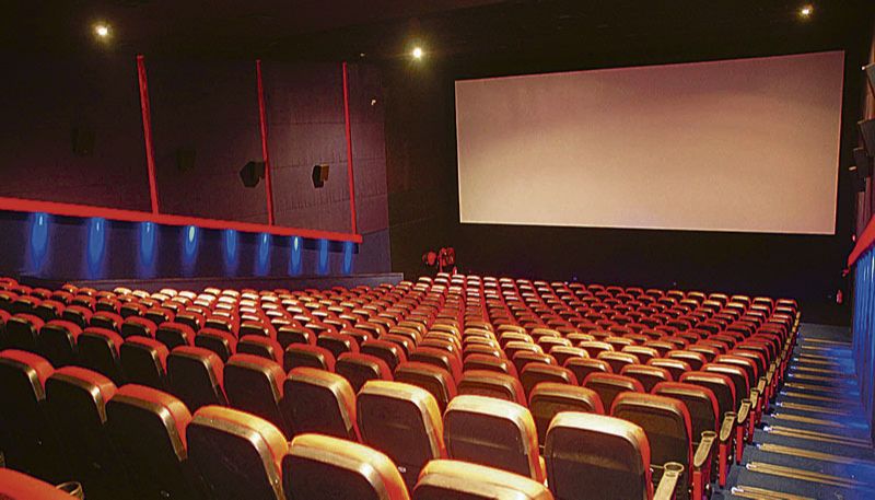 Salas de cinemas devem ficar fechadas em cidades classificadas no risco alto do contágio da Covid (Foto: Divulgação)