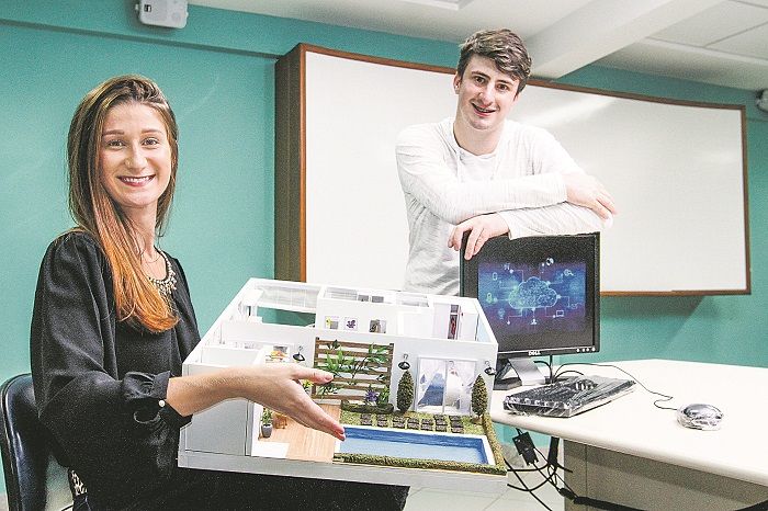 Júlia e Alexander destacaram que o esforço e a dedicação são o caminho para conseguir se dar bem no estágio (Foto: Leone Iglesias/AT)