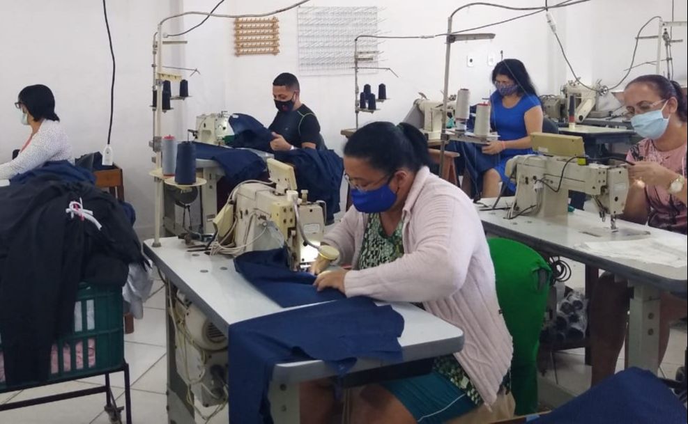 A empresa capixaba Red Summer começou a produzir máscaras de tecido a pedido da Vale, enxergando uma perspectiva de recomeço.