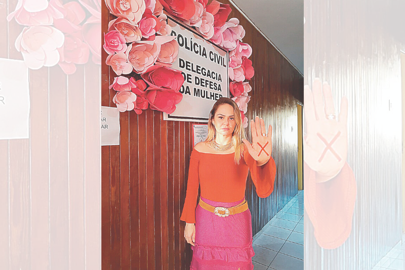 Francine exibe o X na mão que é símbolo da campanha Sinal Vermelho (Foto: Roberta Bourguignon)