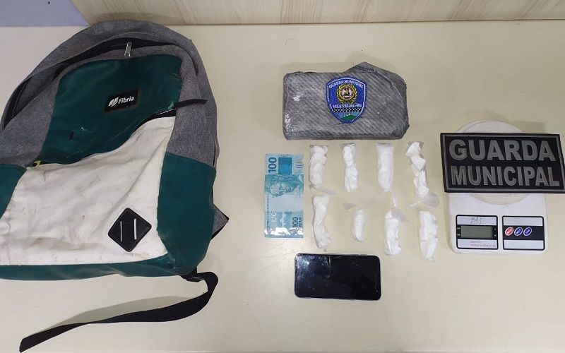 O suspeito estava transportando cerca de 1,2 Kg de cocaína pura, conhecida como escama de peixe (Foto: Divulgação)