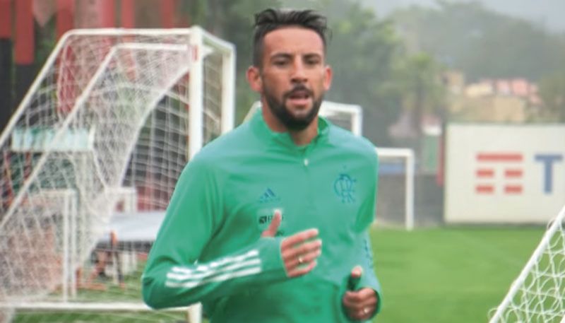 Isla já participou do primeiro treino no Flamengo (Foto: FlaTV)