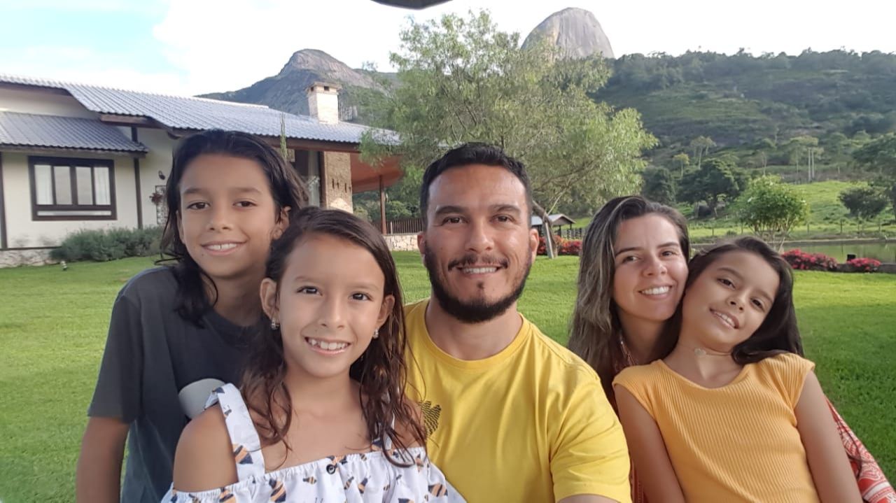 Juliana e Márcio Agum com os filhos, Bernardo Marina e Ana Júlia. (Foto: Acervo Pessoal)