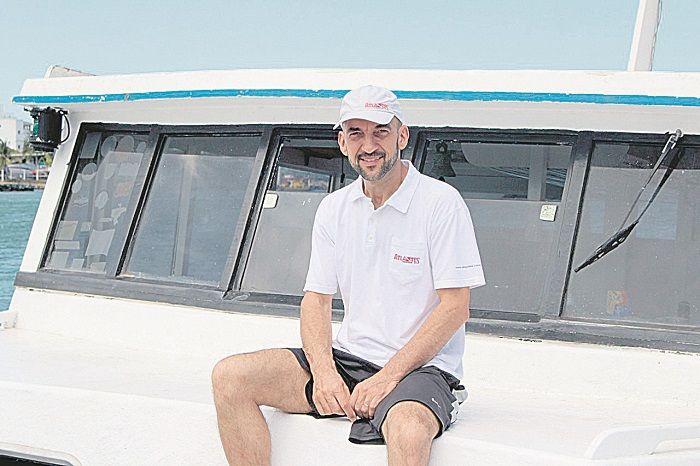 Navio Victory 8B foi afundado em 2003, em Guarapari. Julio Yaber diz que há muitos peixes (Foto: Roberta Bourguignon)