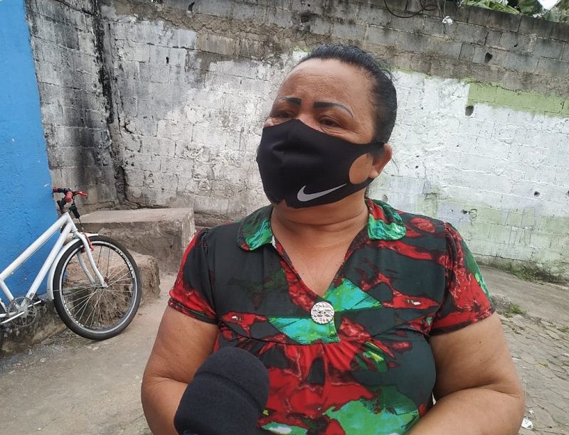Lúcia Aparecida Viana, de 49 anos, acordou com a notícia que o filho havia sido atropelado. (Foto: Kananda Natielly)