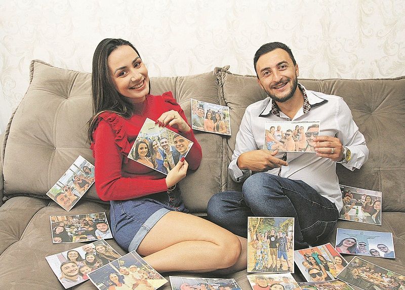 O casal Priscila Porto dos Santos e Lucas Gomes Moreira estão com muitas saudades dos amigos (Foto: Kadidja Fernandes/ AT)