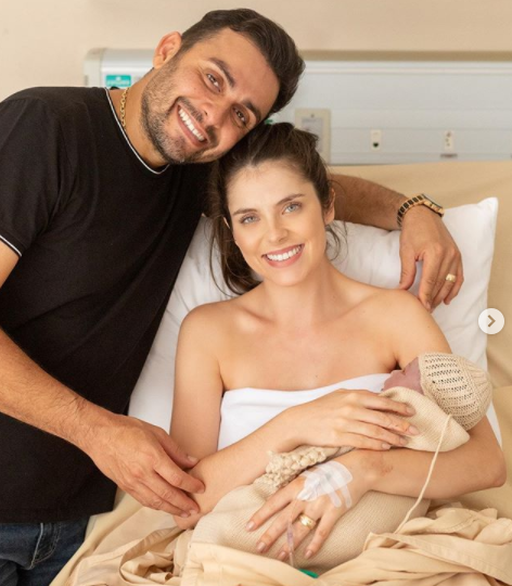 Mano Walter, 33, deu boas-vindas ao primeiro filho com a esposa Débora Silva (Foto: Reprodução/Instagram)