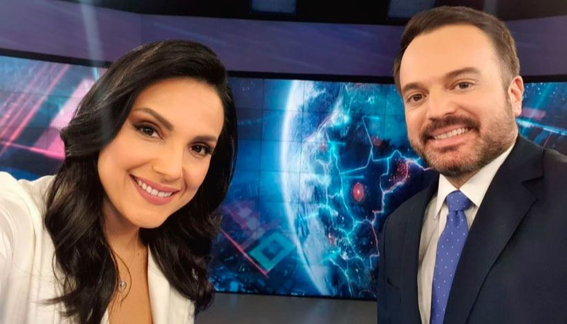Márcia Dantas e Marcelo Torres nos bastidores do “SBT Brasil” no sábado (Foto: Reprodução / Instagram)