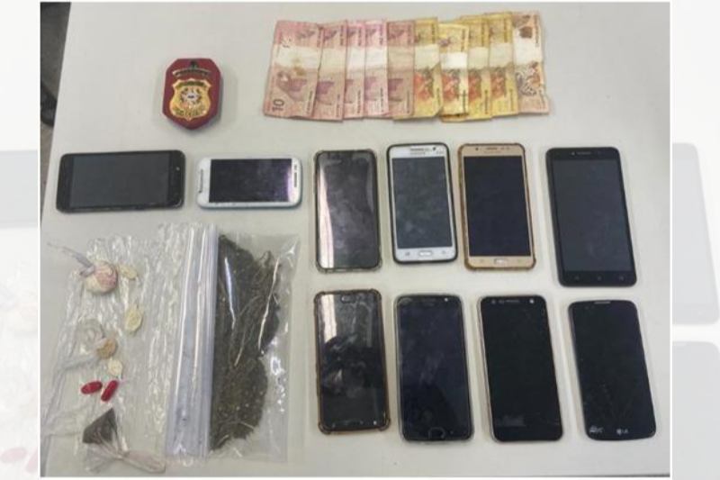 Material apreendido com traficante que fazia delivery de drogas (Foto: Divulgação/ Sesp)
