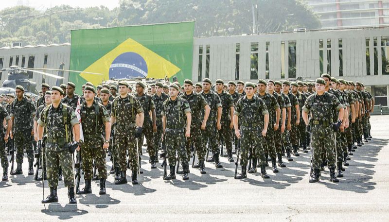 Militares no quartel (Foto: Renato S. Cerqueira / Agência Estado)