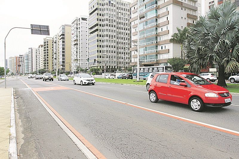 Avenida Dante Micheline, em Vitória, onde motociclistas foram flagrados em alta velocidade. O mesmo aconteceu na Praia da Costa, em Vila Velha (Foto: Dayana Souza/at)