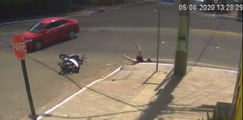 Família afirma que motociclista deve passar por cirurgia (Foto: Reprodução de vídeo)