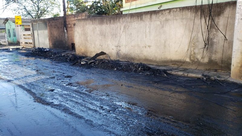 Rua onde ônibus foi incendiado em Campinho da Serra. (Foto: Suzy Faria)