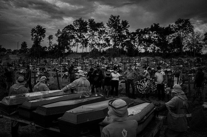 Projeto "Insulae": sepultamento coletivo em um cemitério de Manaus (Foto: Raphael Alves)