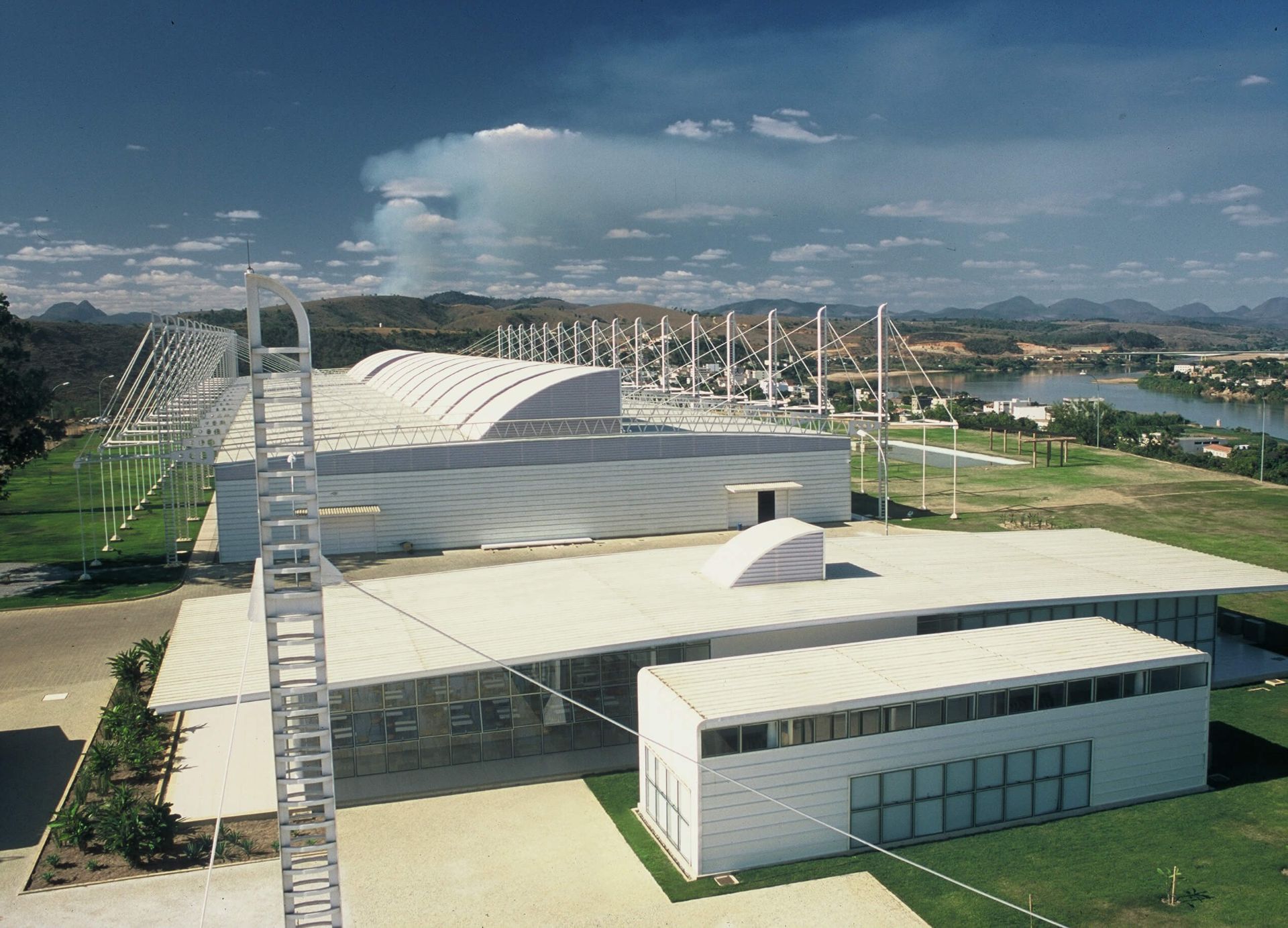 Empresa com 37 anos de atuação na indústria de vestuário, a PW Brasil sentiu o impacto da pandemia em unidades no norte do Estado, mas encontrou na produção de máscaras um novo nicho.