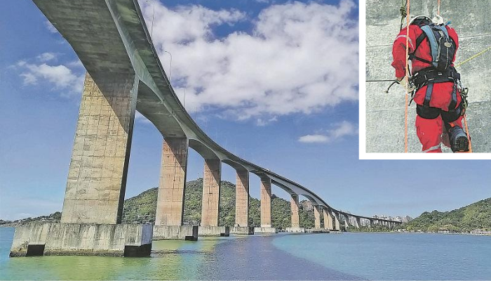 Especialista desce a ponte de rapel para realizar manutenção da estrutura (Foto: Gilson Luiz Garcia e Divulgação)