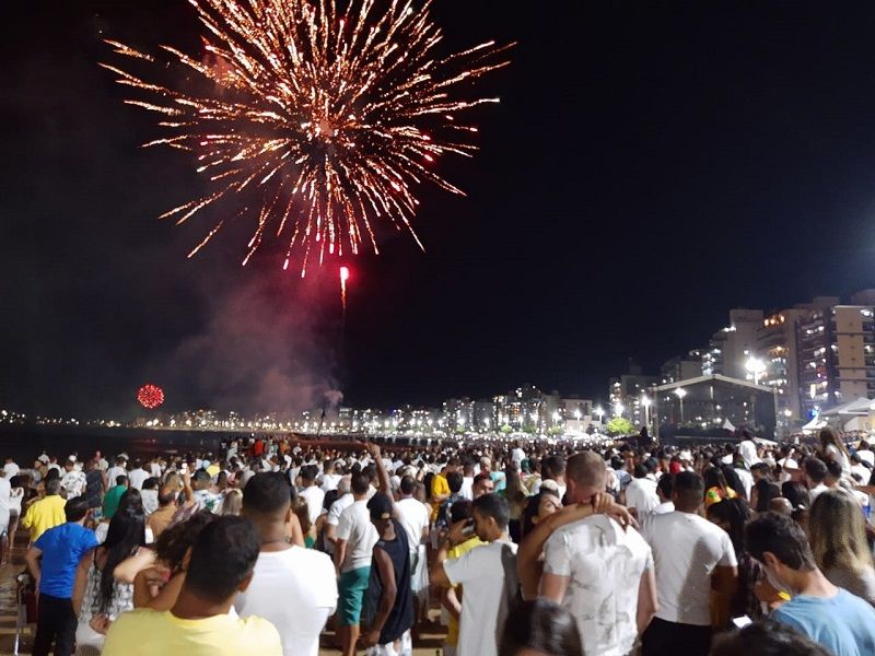 Réveillon na orla de Guarapari em 2019 (Foto: Roberta Bourguignon)