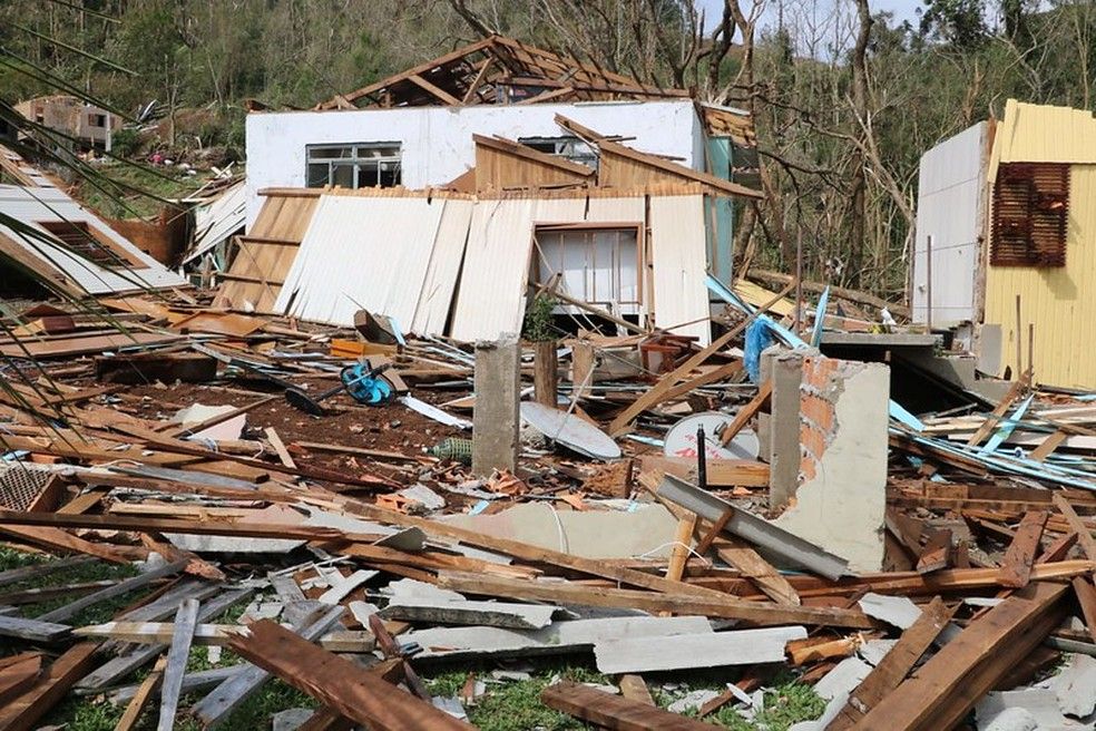 Dois tornados atingiram Santa Catarina e causaram muita destruição (Foto: Flávio Jr./Defesa Civil de Santa Catarina)
