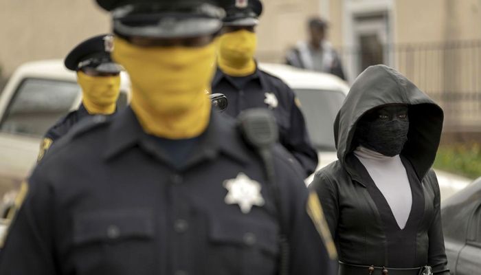 Regina King (na foto, à direita) é a protagonista de “Watchmen”, que recebeu 26 indicações ao Emmy (Foto: Divulgação)